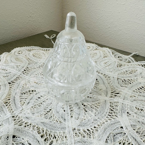 Vintage Cut Glass/Crystal Pear
Trinket Dish With Lid. 4 1/2"
Excellent Condition - Picture 1 of 2